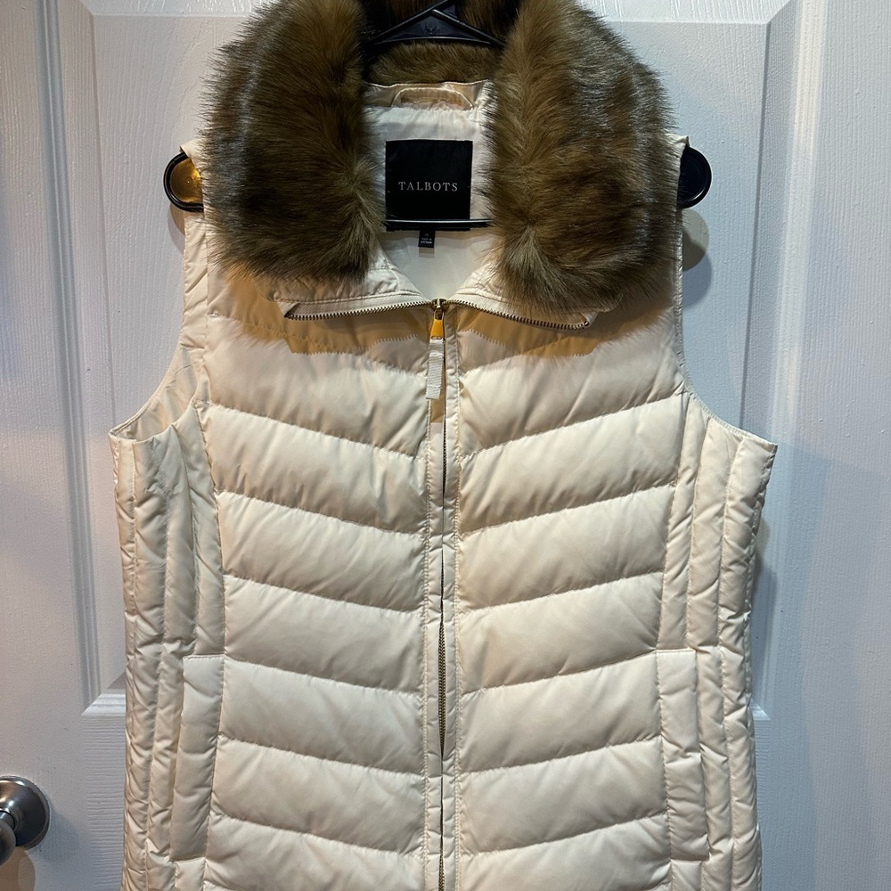Talbots Cream Down-Filled Puffer Vest W/Faux Fur Trim Collar Woman’s Medium - Picture 2 of 6